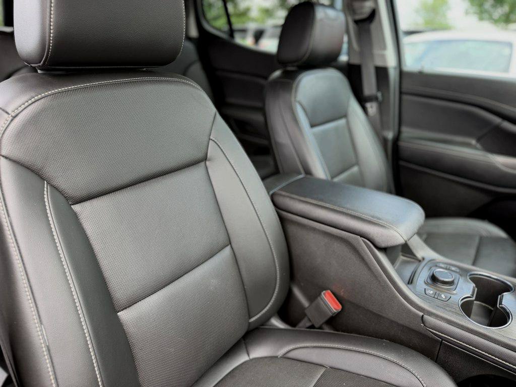 Used 2023 GMC Acadia SLT w/ Technology Package FWD image 12