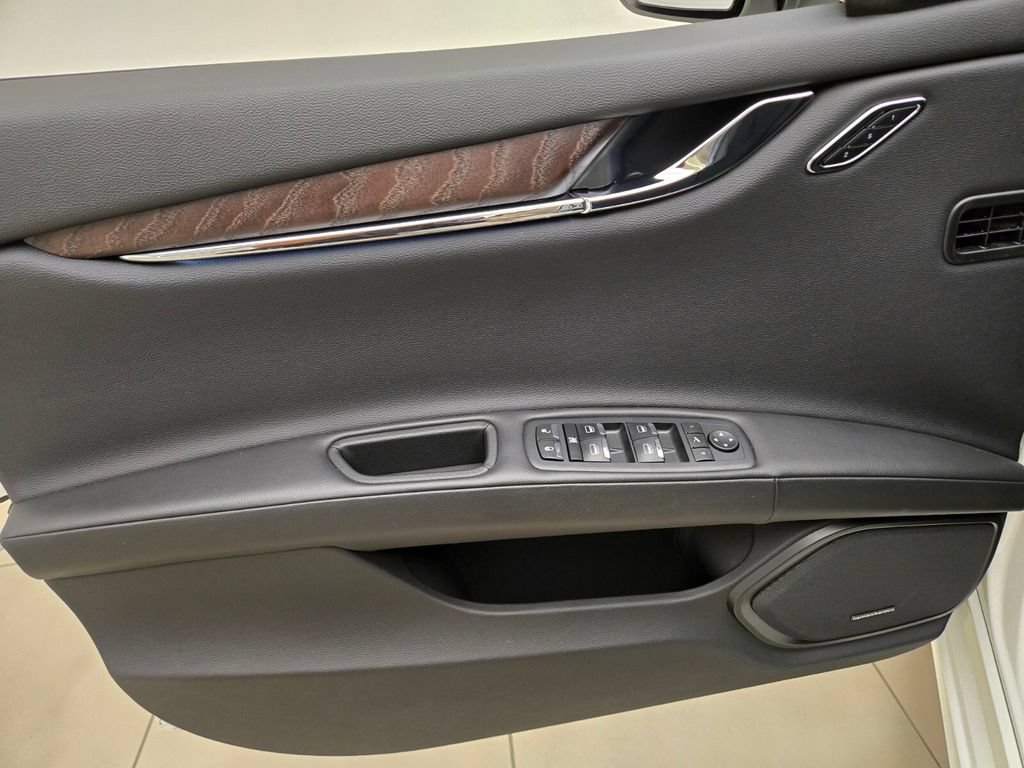Used 2023 Maserati Quattroporte GT RWD image 31
