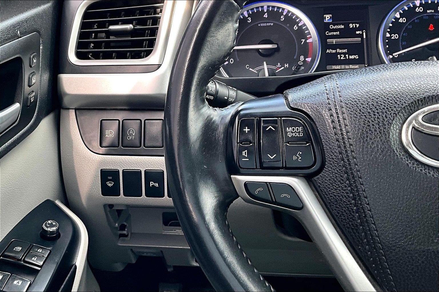 Used 2017 Toyota Highlander Limited w/ Carpet Mat Package FWD image 19