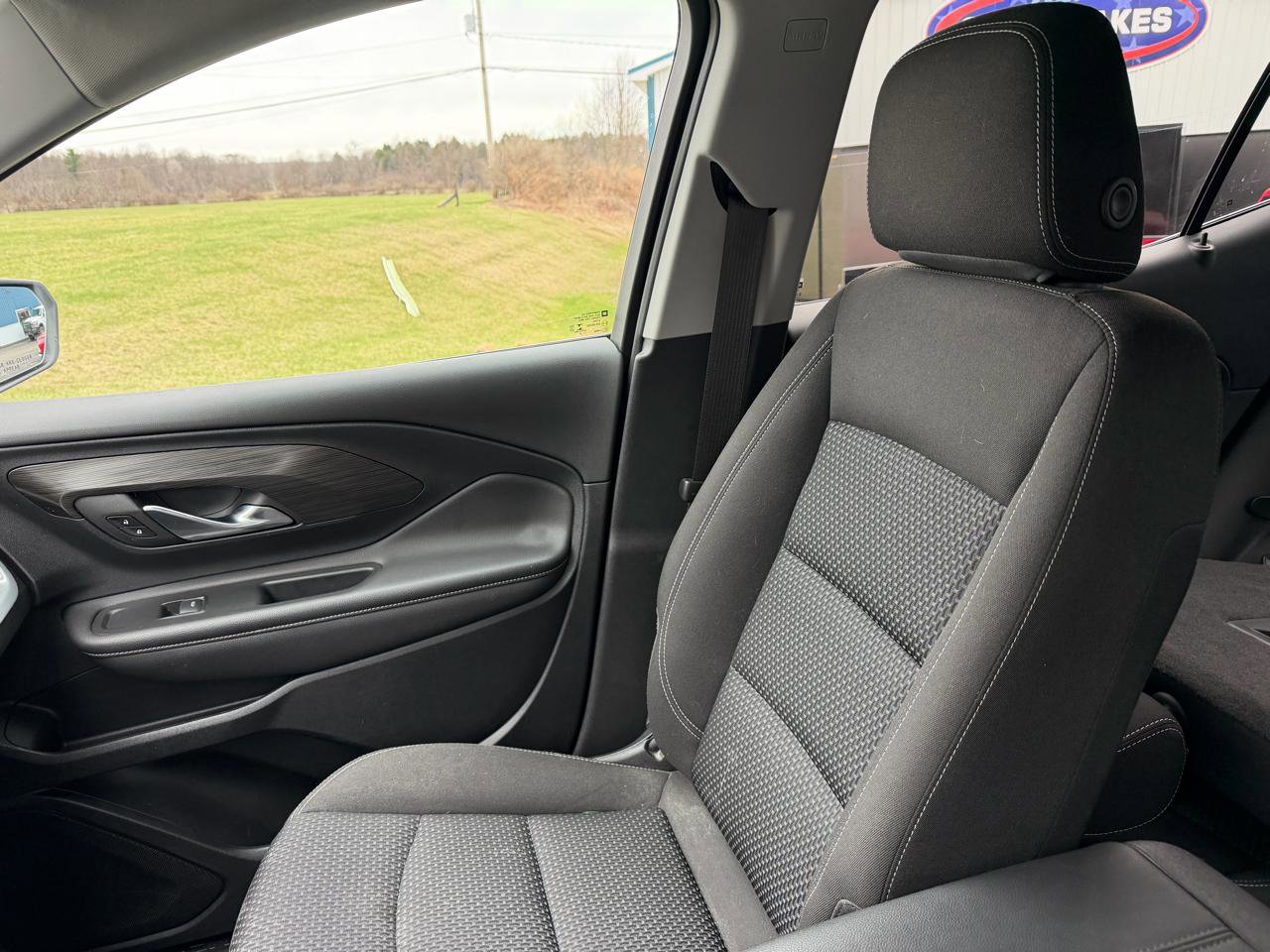 Used 2022 GMC Terrain SLE image 30