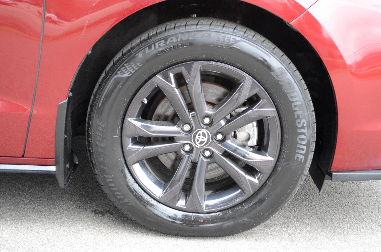 Used 2024 Toyota Sienna XSE AWD/4WD image 12