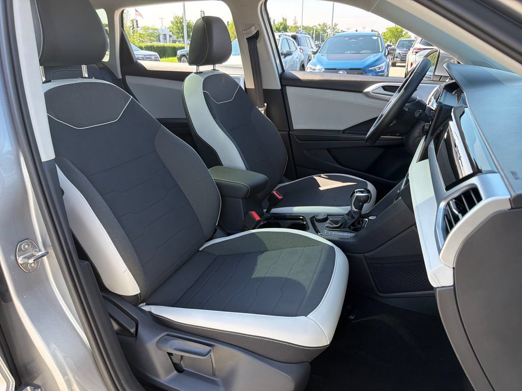 Certified 2025 Volkswagen Taos SE AWD/4WD image 26