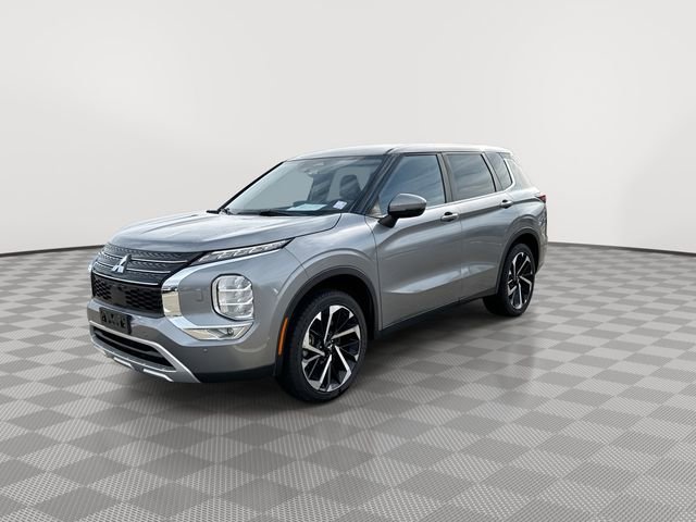 Used 2023 Mitsubishi Outlander SE image 4