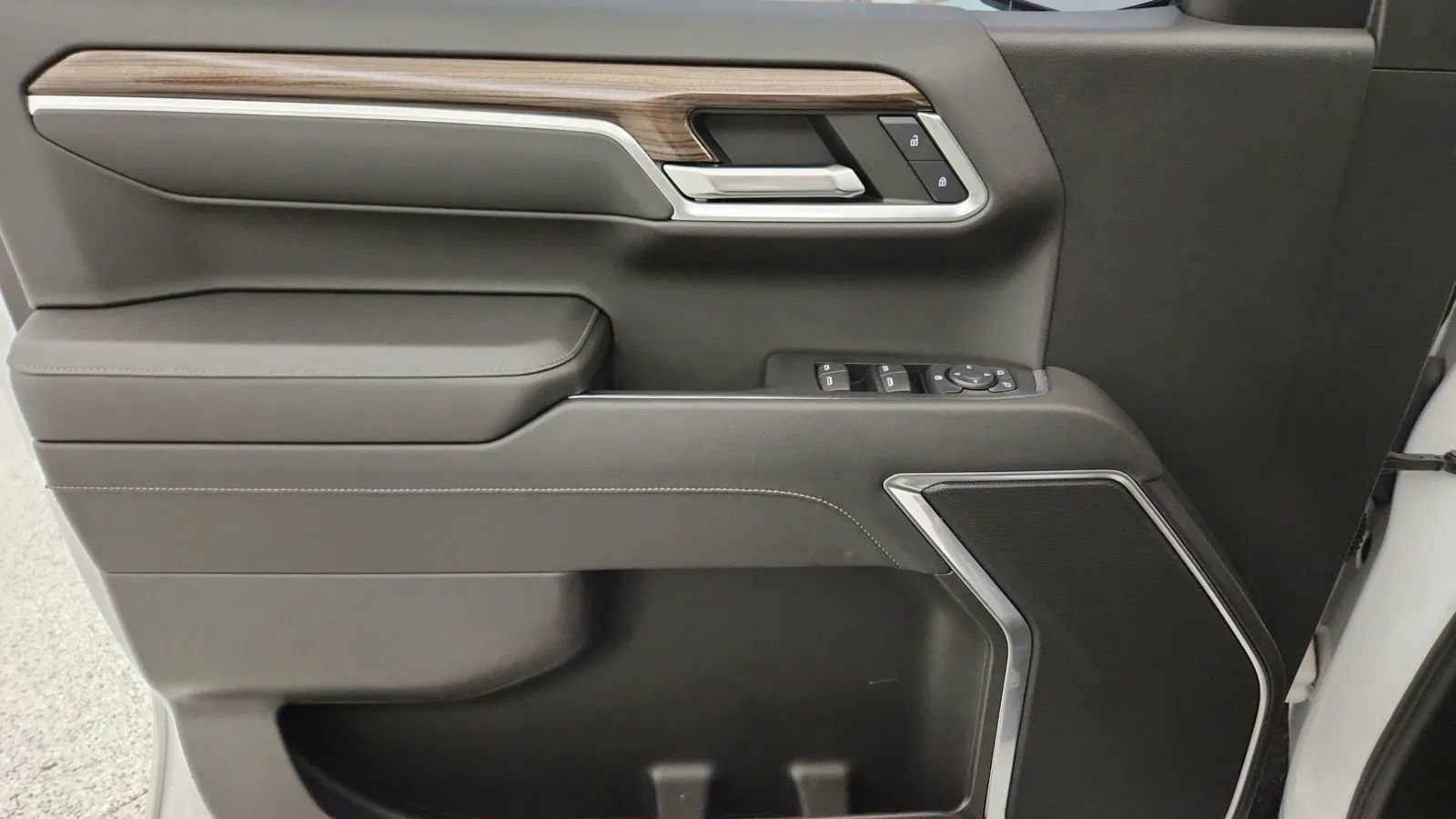 Used 2022 Chevrolet Silverado 1500 LT image 24