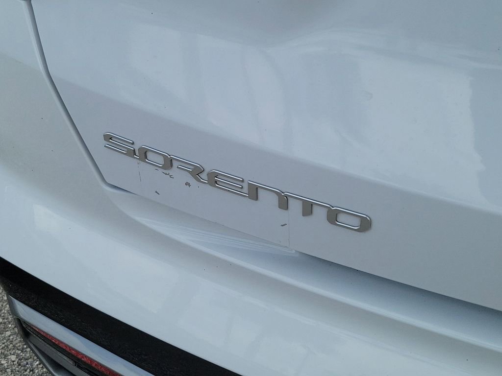 Used 2023 Kia Sorento S image 14