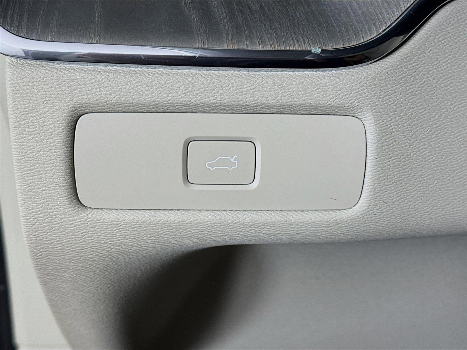 Used 2024 Volvo XC60 B5 Ultimate AWD/4WD image 10