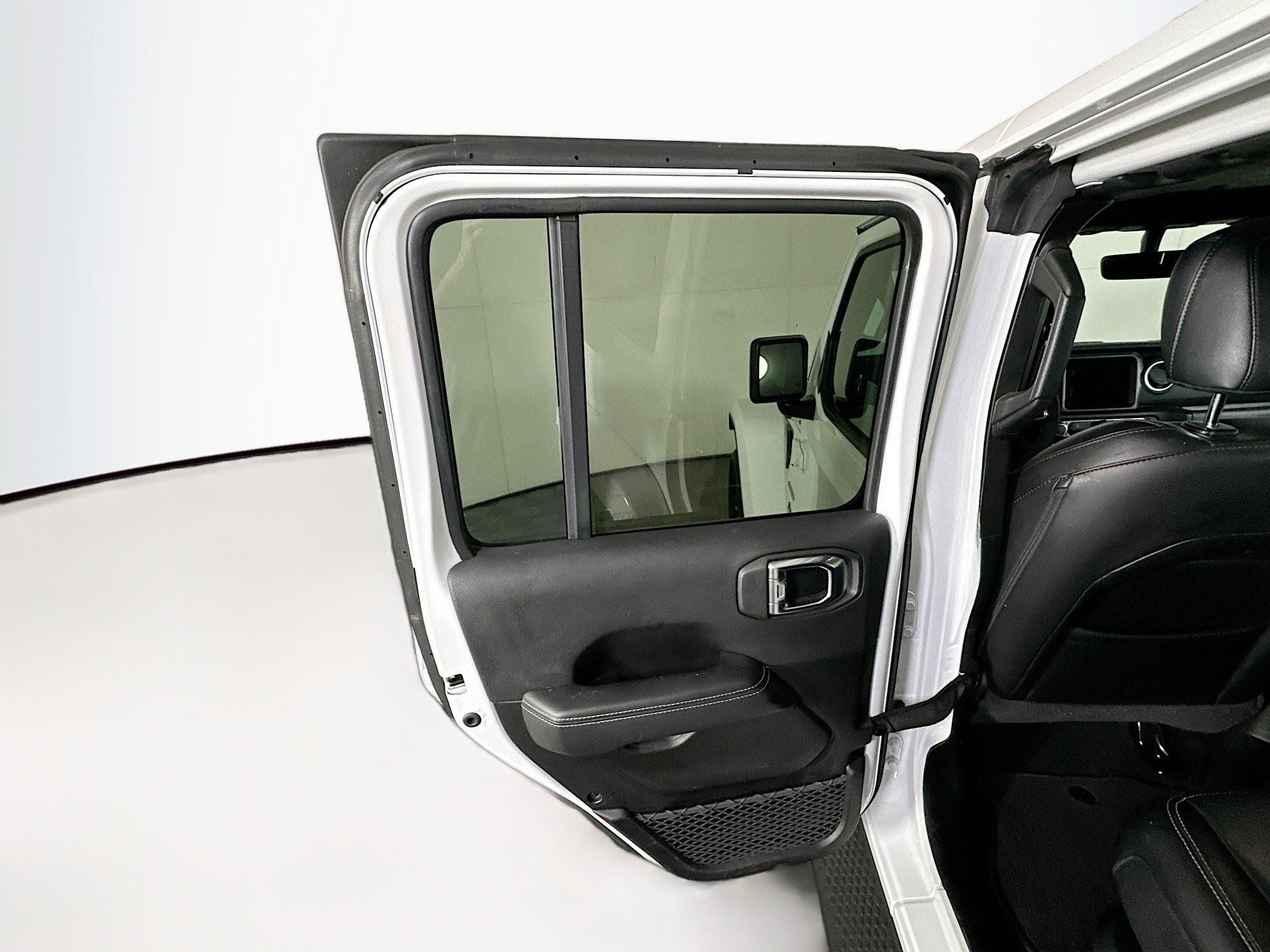 Used 2023 Jeep Wrangler Sahara image 26