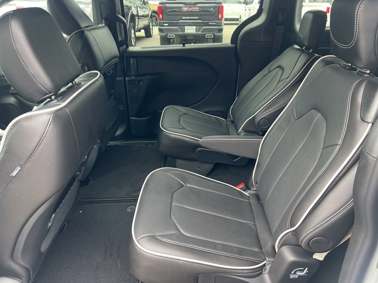 New 2027 Chrysler Pacifica Limited w/ Family Tech Group FWD image 20