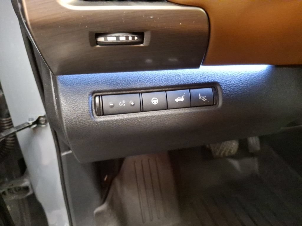 Used 2022 Nissan Pathfinder Platinum w/ Cargo Package AWD/4WD image 21
