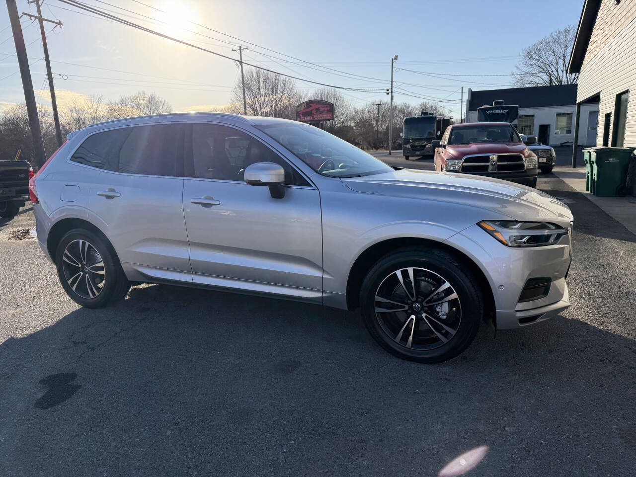Used 2019 Volvo XC60 T5 Momentum w/ Multimedia Package image 6