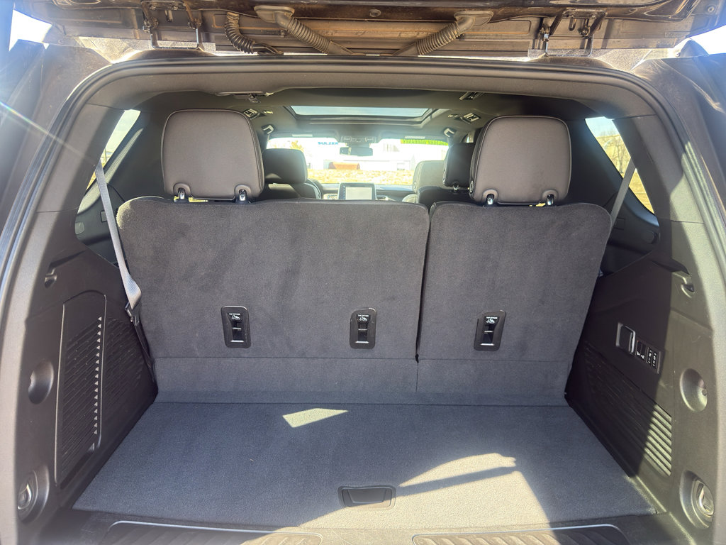 Used 2023 Chevrolet Tahoe LT w/ Luxury Package AWD/4WD image 9