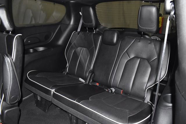 Certified 2025 Chrysler Pacifica Limited image 38