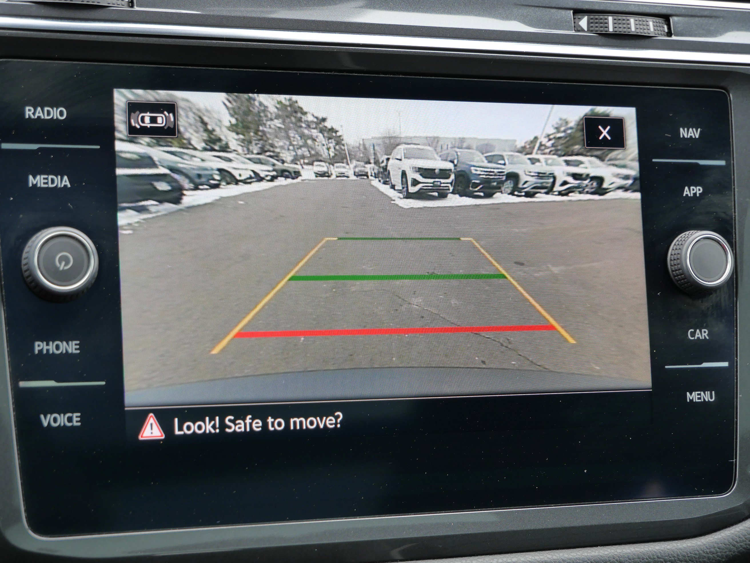 Certified 2022 Volkswagen Tiguan SEL R-Line image 35