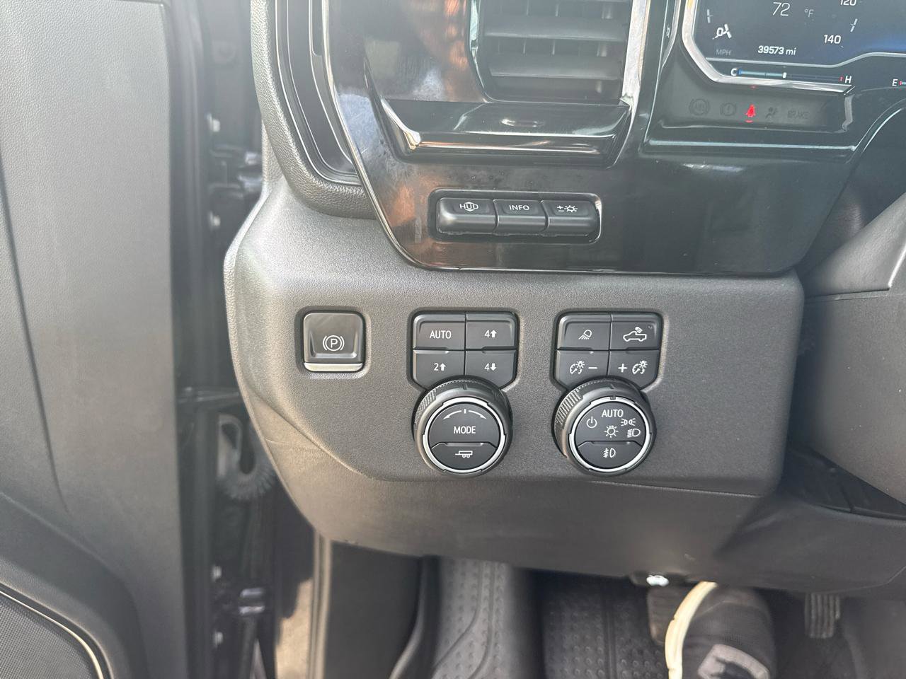 Used 2022 Chevrolet Silverado 1500 ZR2 w/ Technology Package AWD/4WD image 24