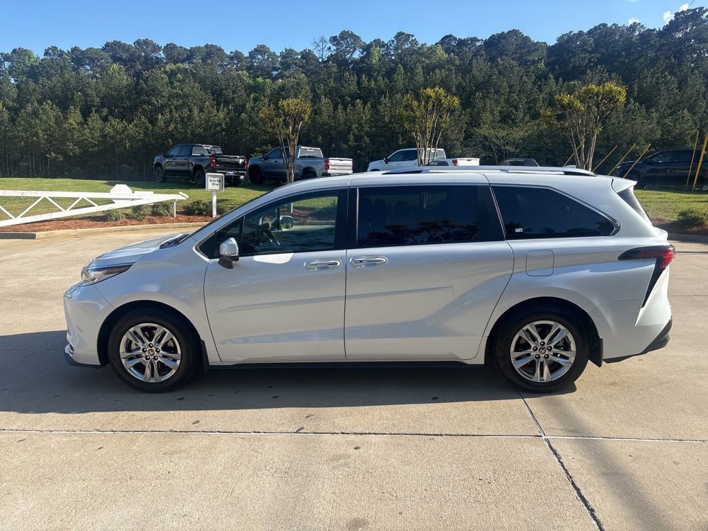 Used 2024 Toyota Sienna Limited AWD/4WD image 21