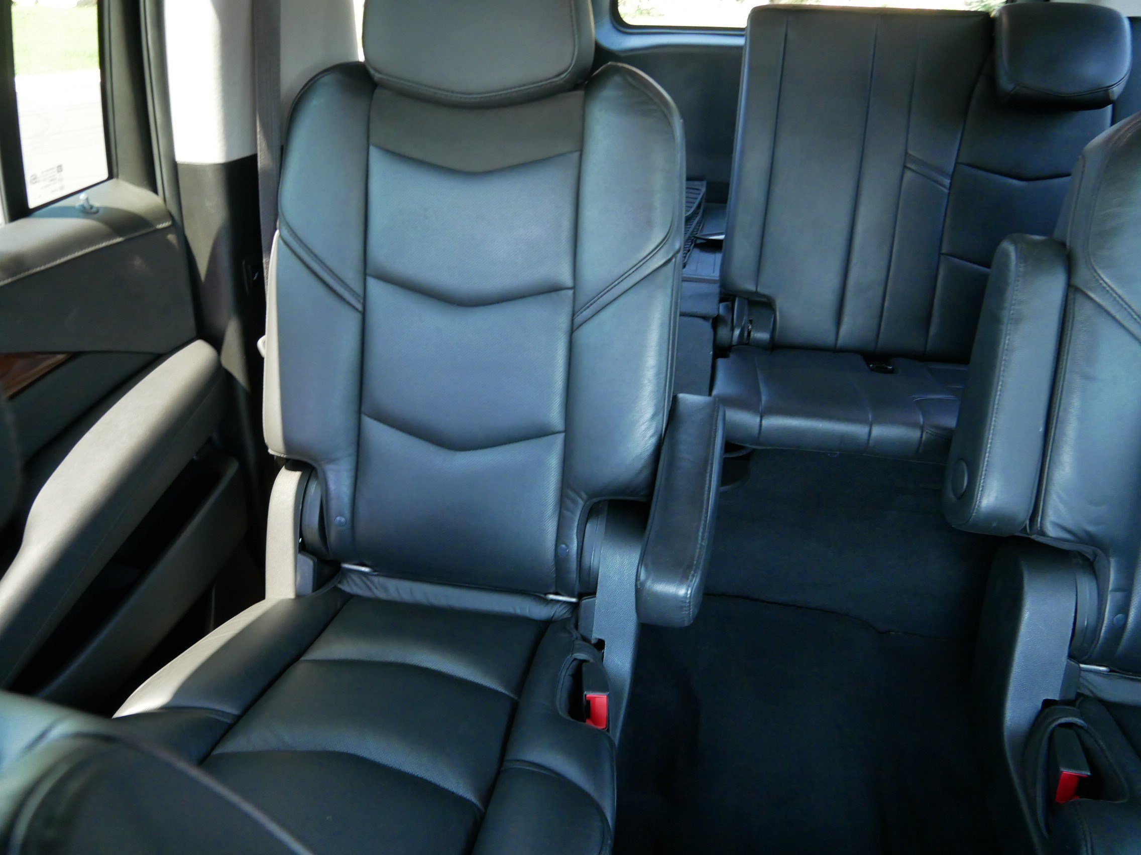 Used 2019 Cadillac Escalade ESV Premium Luxury AWD/4WD image 12