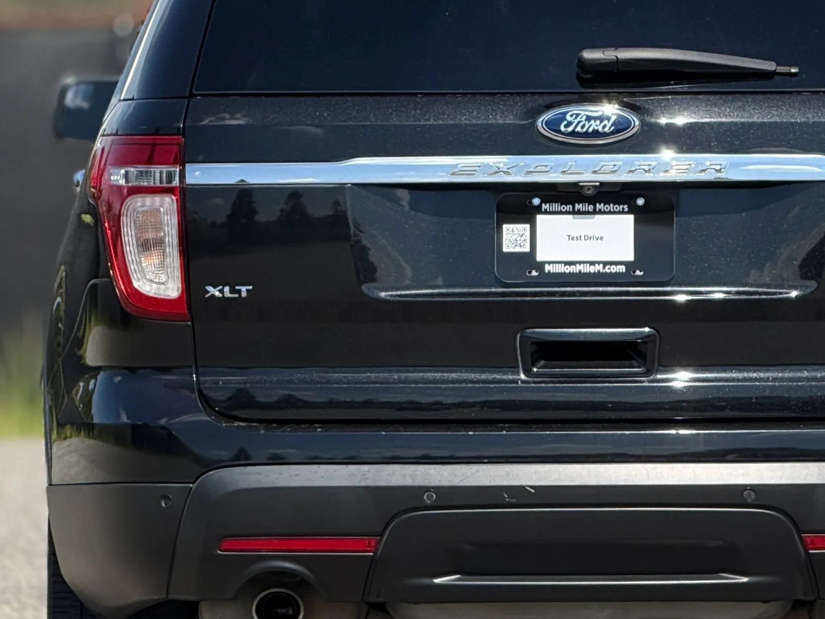 Used 2015 Ford Explorer XLT w/ Equipment Group 202B FWD image 12