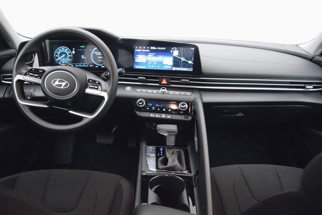 Used 2024 Hyundai Elantra Blue FWD image 17