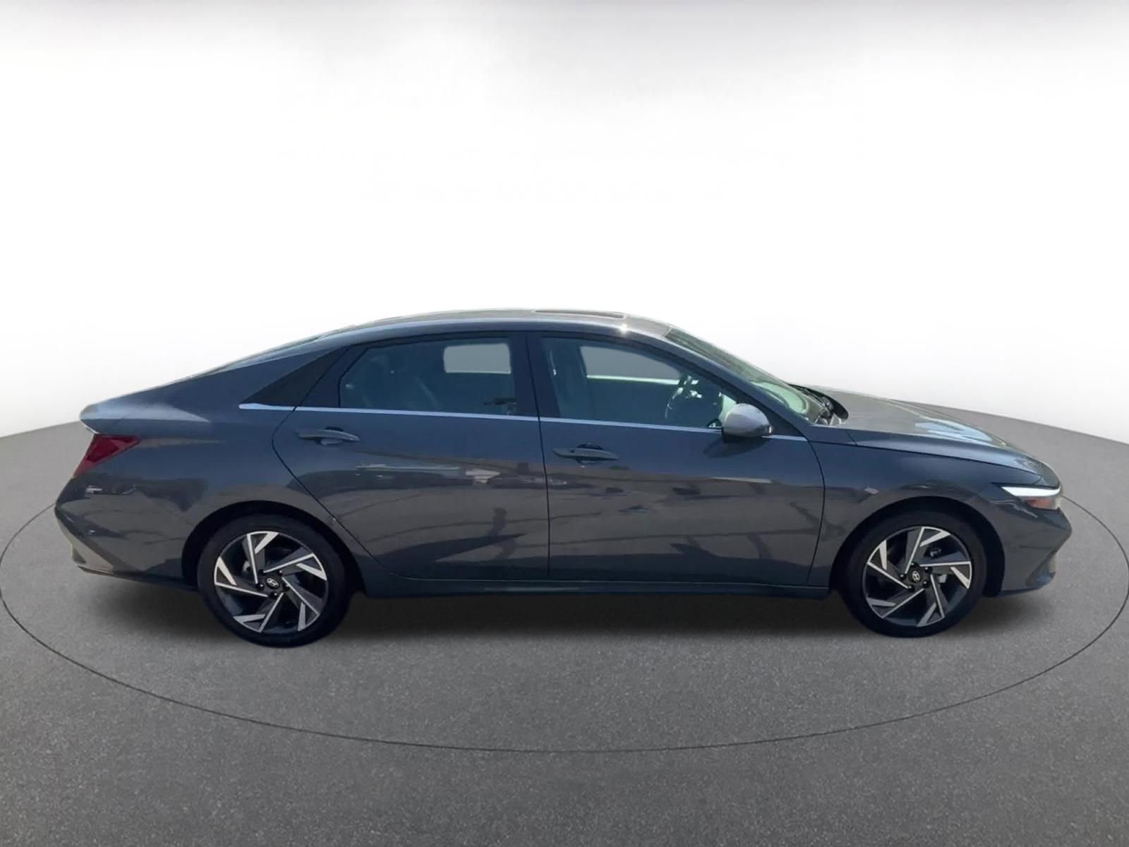 Used 2025 Hyundai Elantra SEL image 16