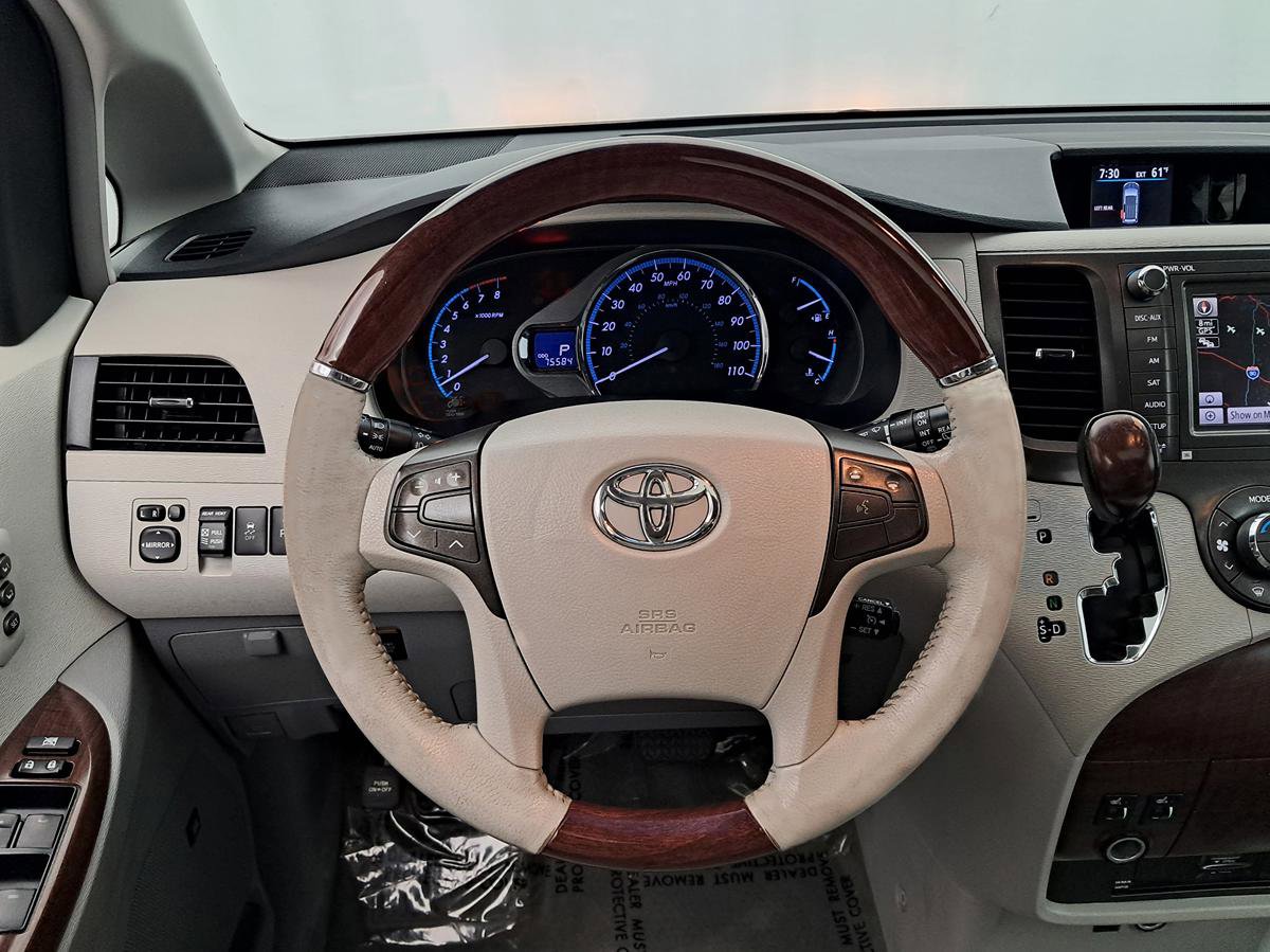 Used 2013 Toyota Sienna Limited w/ Premium Pkg image 10