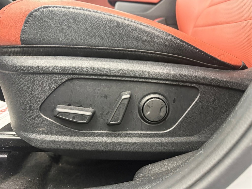 Used 2025 Kia Sportage SX image 12