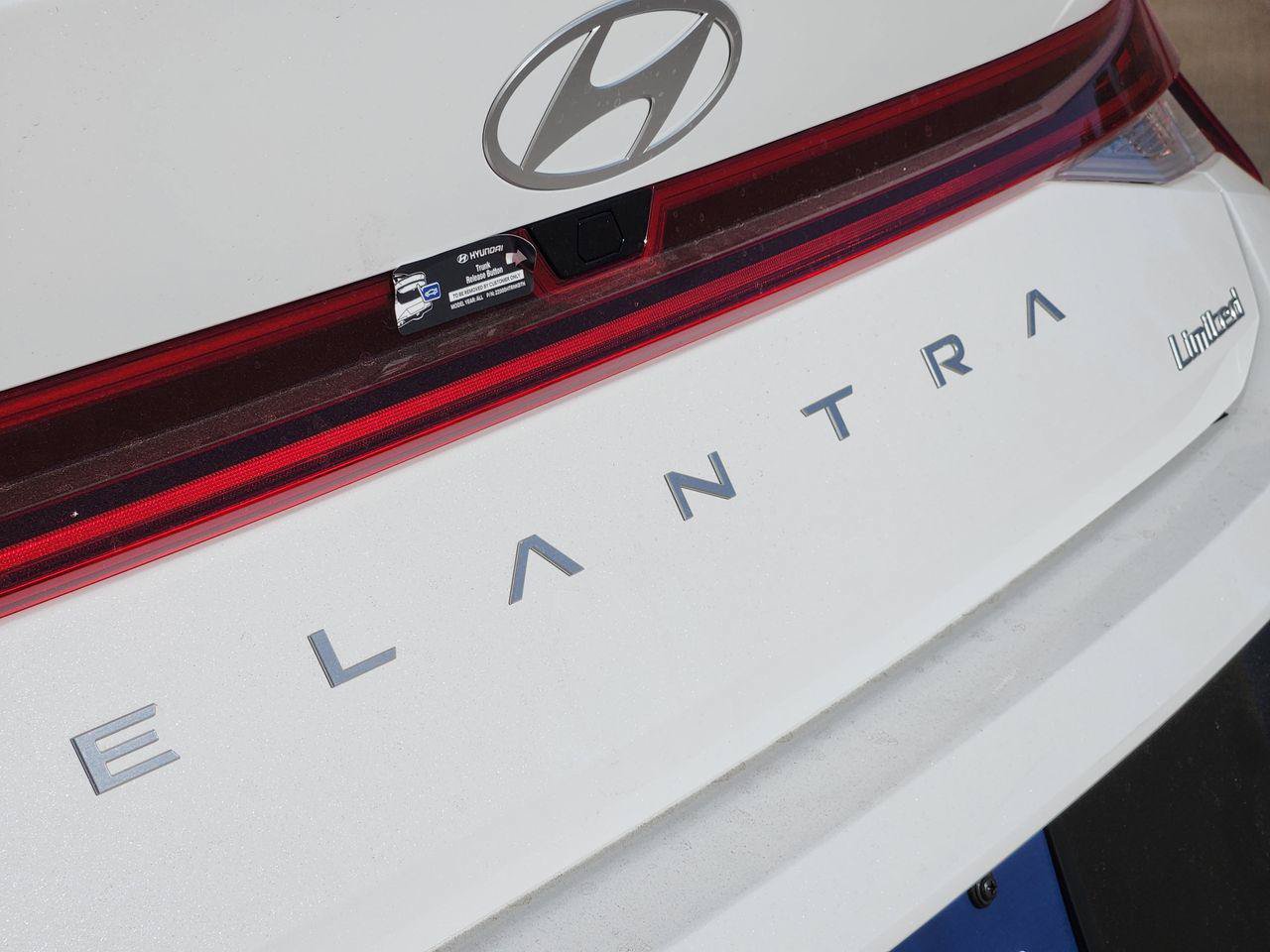 New 2026 Hyundai Elantra Limited FWD image 8