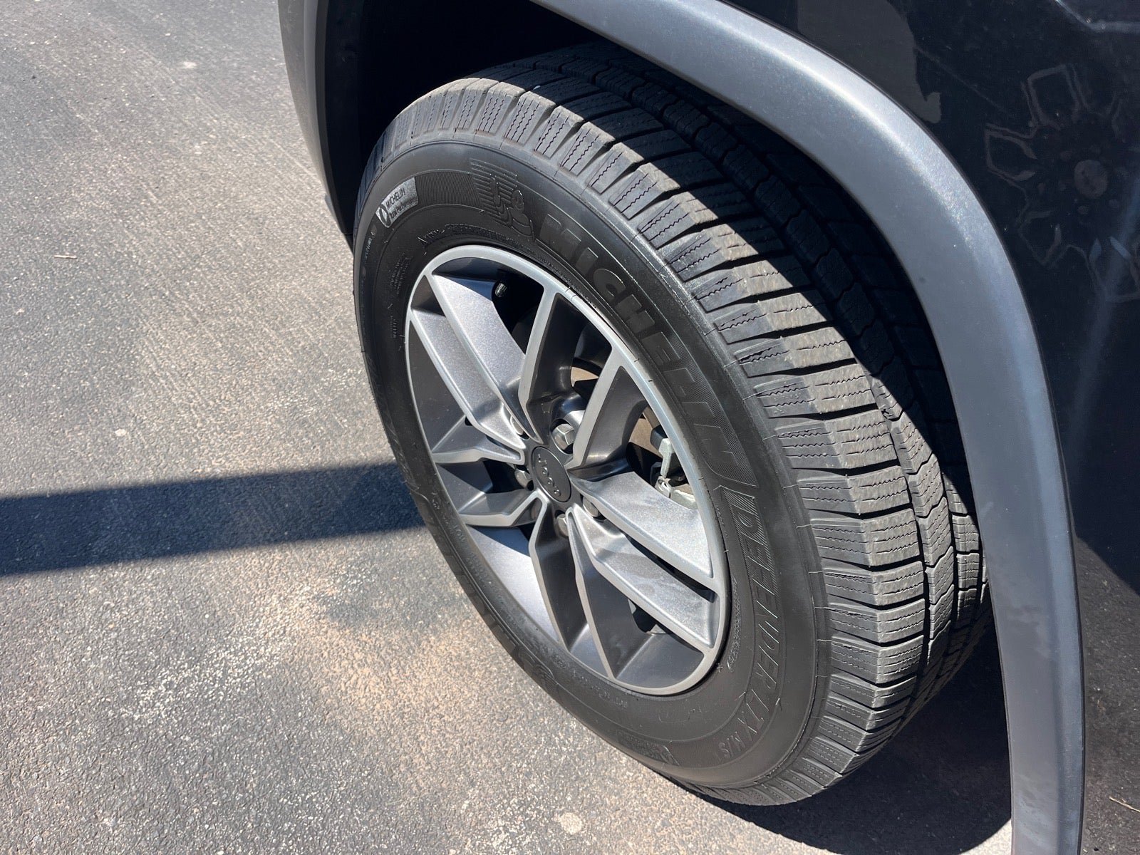 Used 2020 Jeep Grand Cherokee Limited AWD/4WD image 3