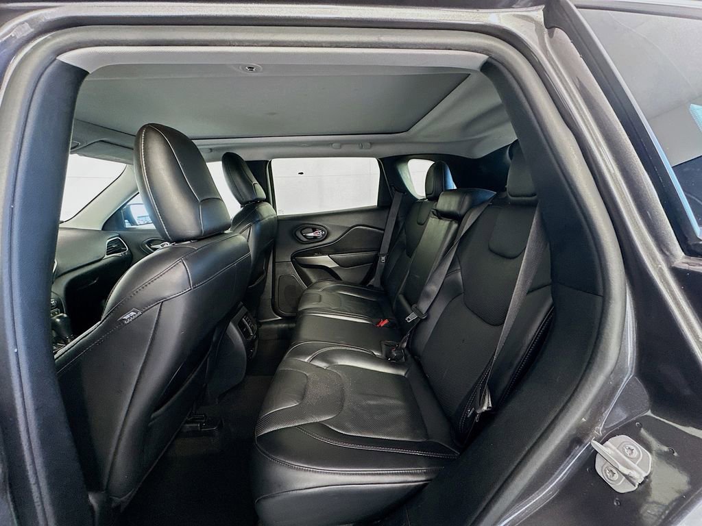 Used 2020 Jeep Cherokee Limited image 24