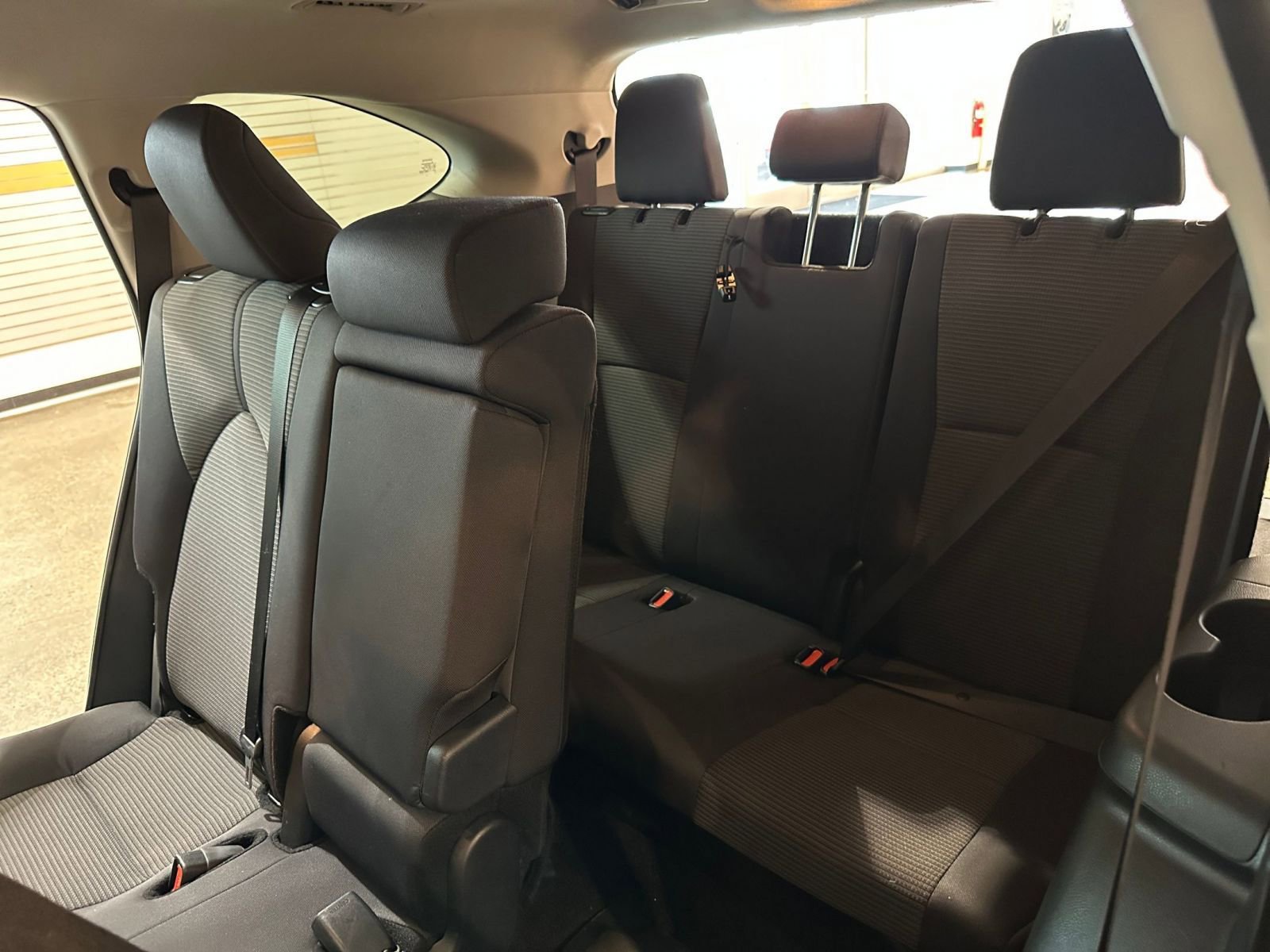 Used 2025 Toyota Highlander LE image 30