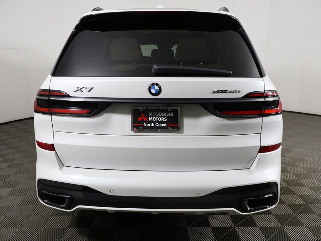 Used 2024 BMW X7 xDrive40i w/ Executive Package image 18