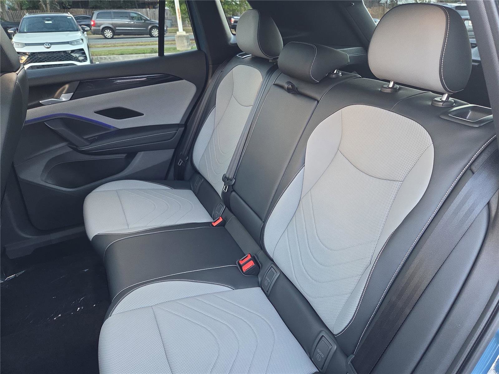 New 2025 Volkswagen Tiguan SE R-Line image 24