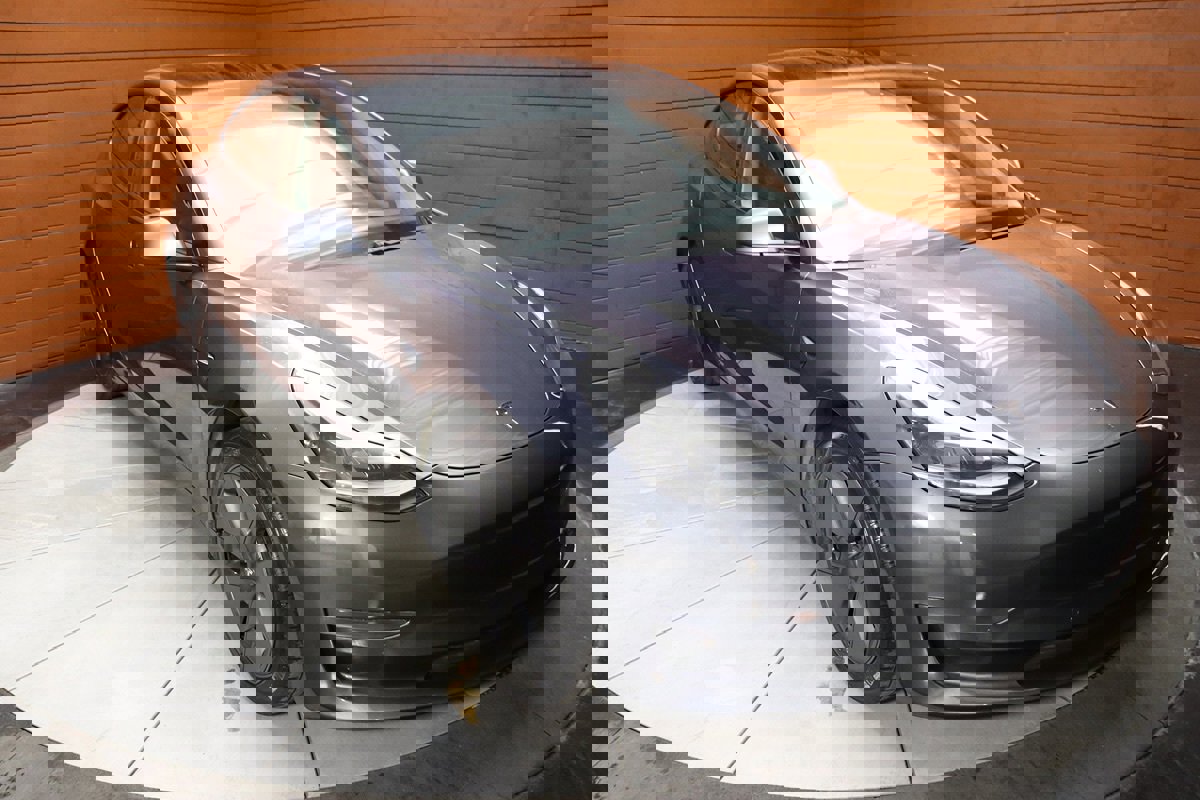 Used 2023 Tesla Model 3 Standard Range image 16