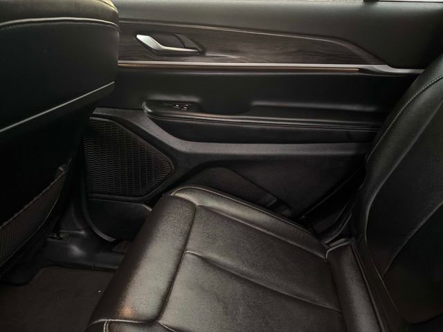 Used 2023 Jeep Grand Cherokee L Limited AWD/4WD image 15