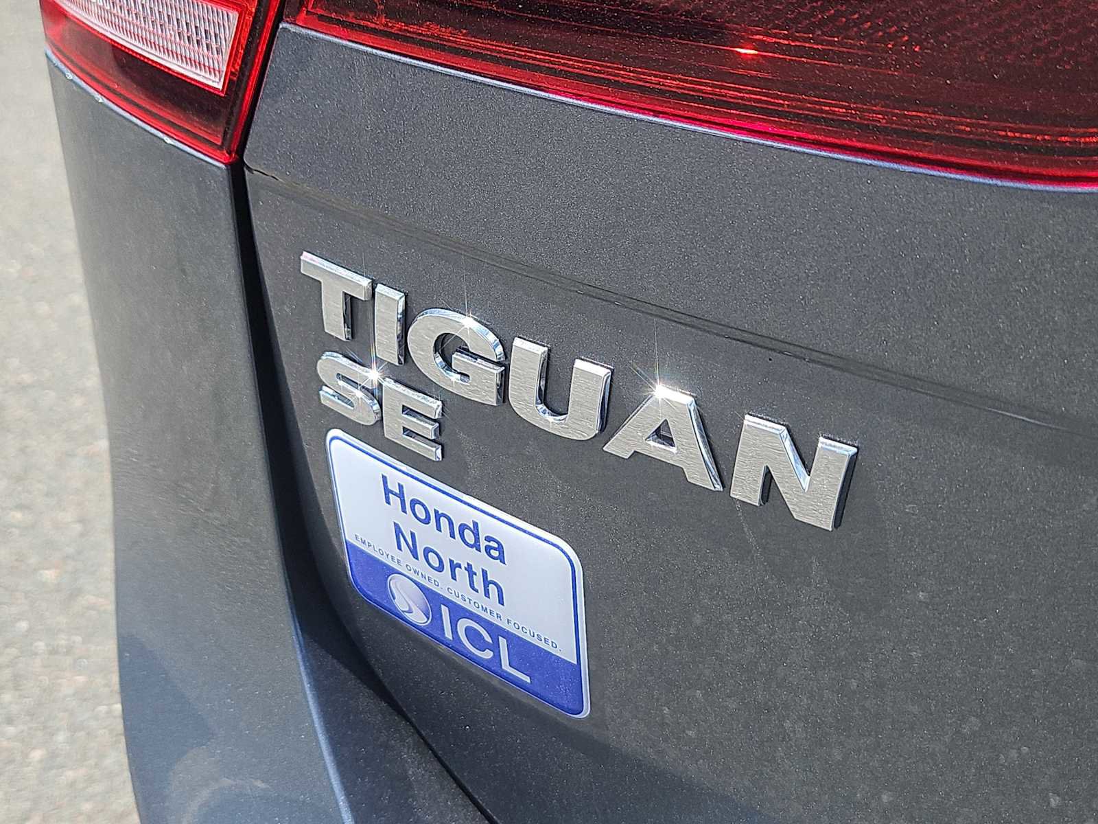 Used 2021 Volkswagen Tiguan SE R-Line AWD/4WD image 12