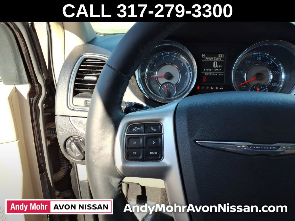 Used 2016 Chrysler Town & Country Touring-L FWD image 25