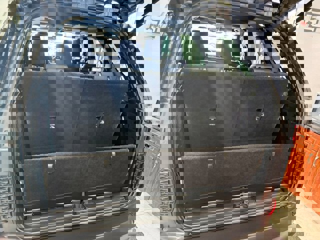 Used 2019 Land Rover Discovery HSE image 12