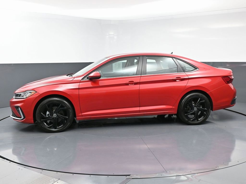Used 2025 Volkswagen Jetta SE w/ Black Wheel Package image 6