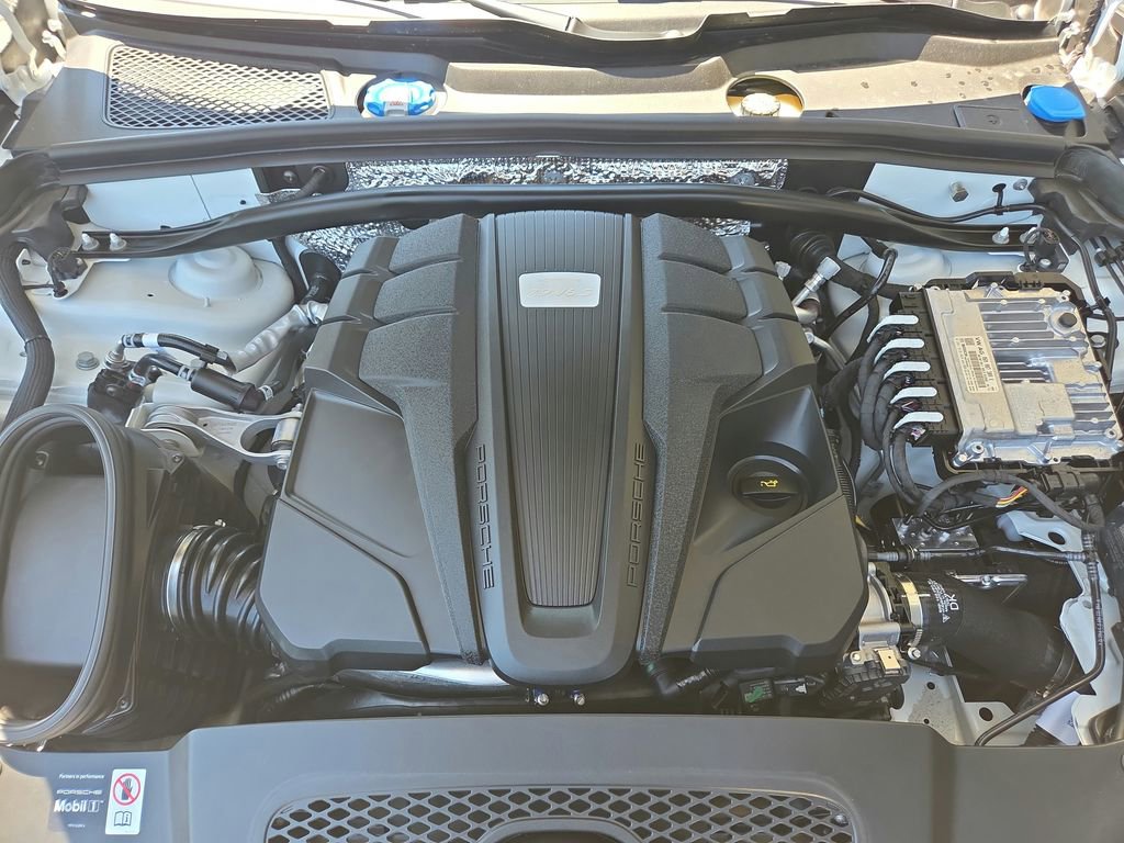 Certified 2026 Porsche Macan S AWD/4WD image 32