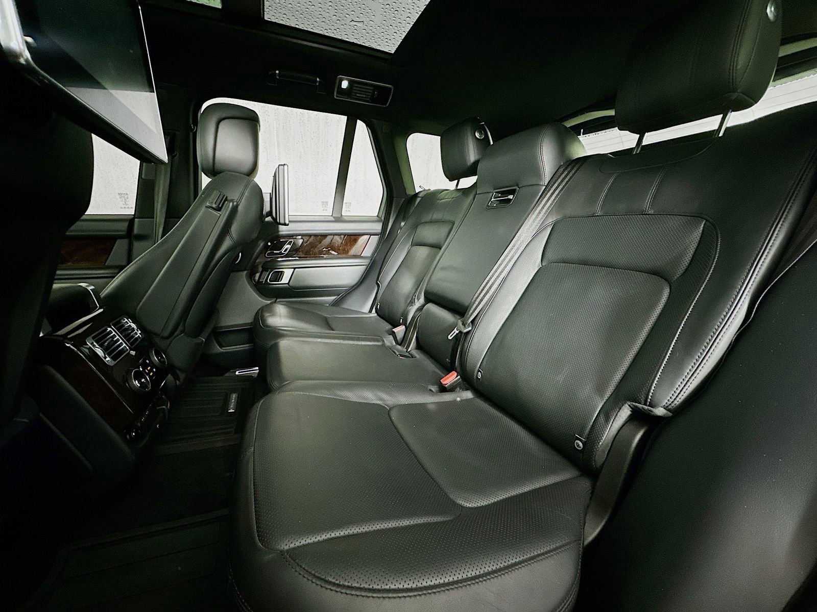 Used 2018 Land Rover Range Rover Supercharged image 29