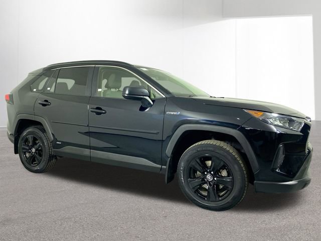 Used 2021 Toyota RAV4 LE image 3