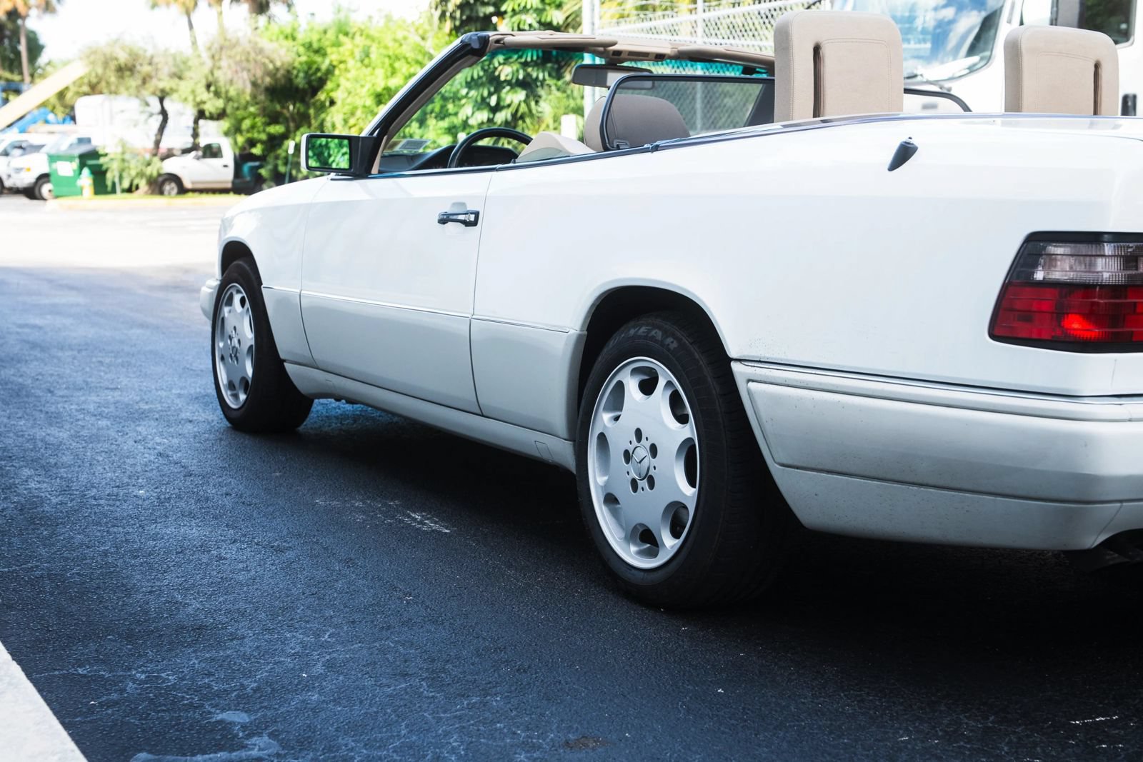 Used 1995 Mercedes-Benz E 320 Convertible image 11