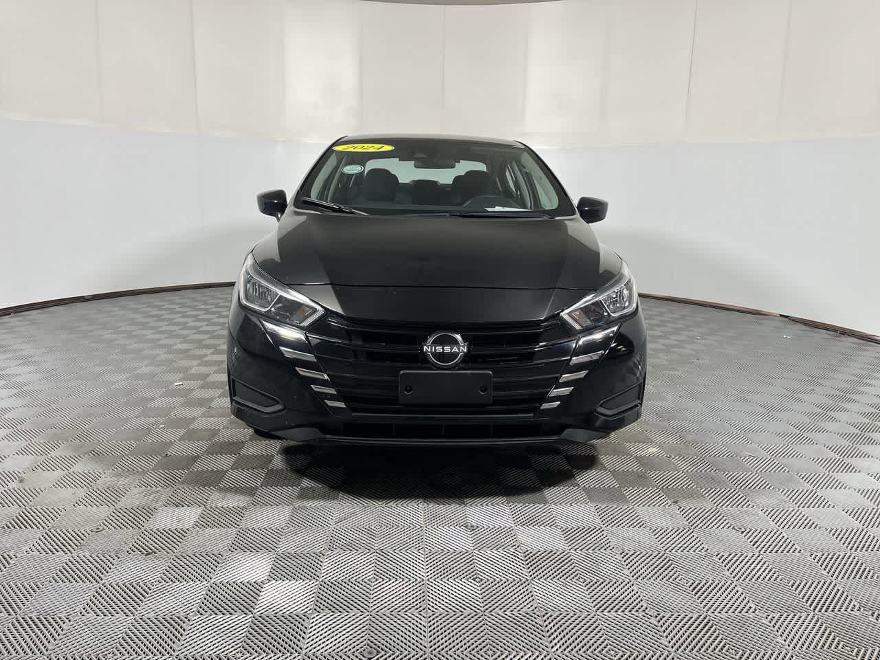 Used 2024 Nissan Versa SV image 3