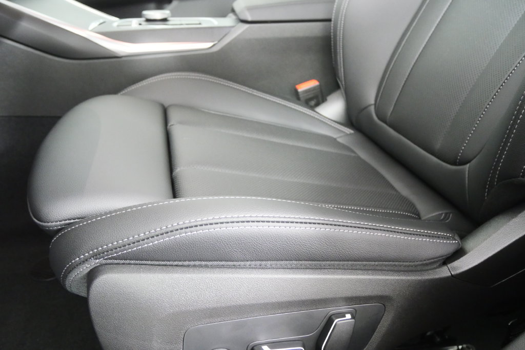 New 2026 BMW 330i Sedan w/ Premium Package RWD image 9
