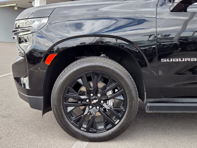 Certified 2024 Chevrolet Suburban Premier RWD image 9