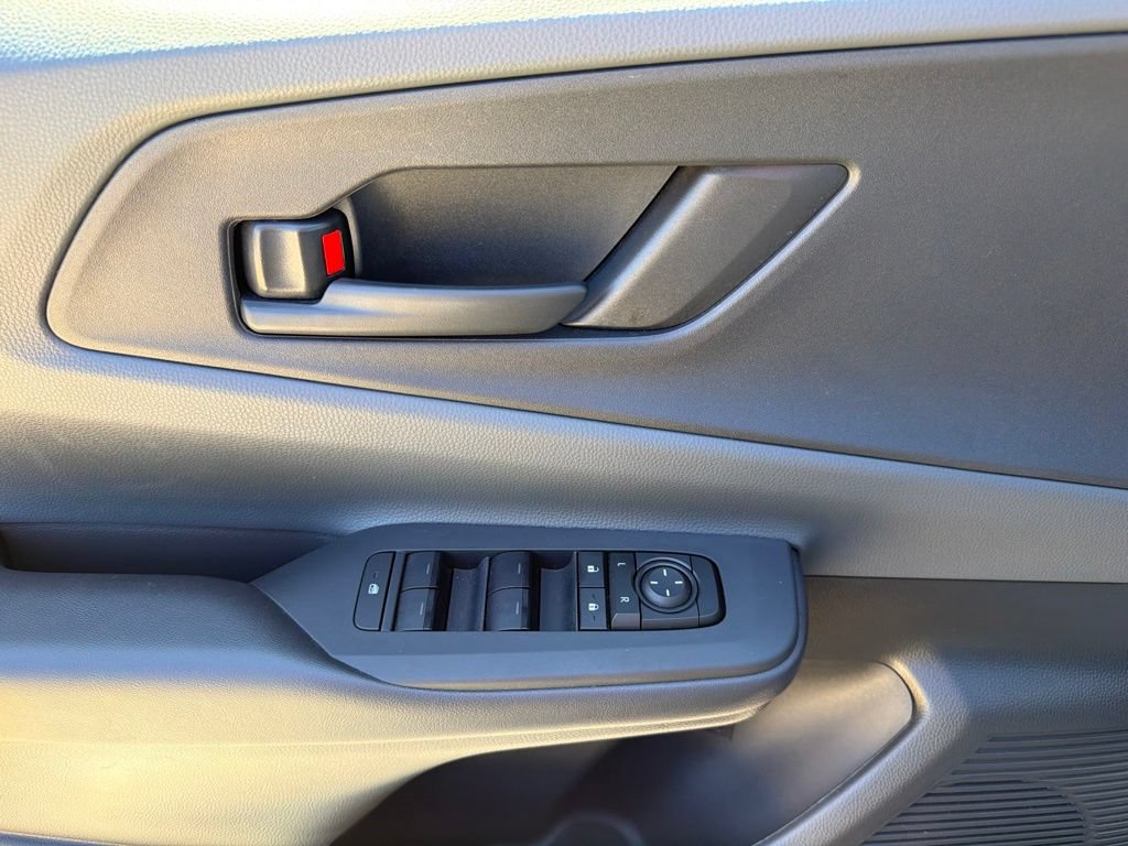 Used 2025 Toyota Prius LE FWD image 12