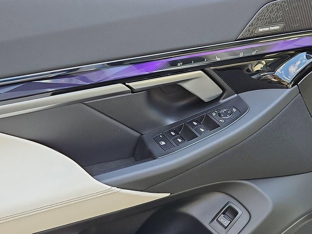 Used 2024 BMW i5 eDrive40i w/ Premium Package image 11
