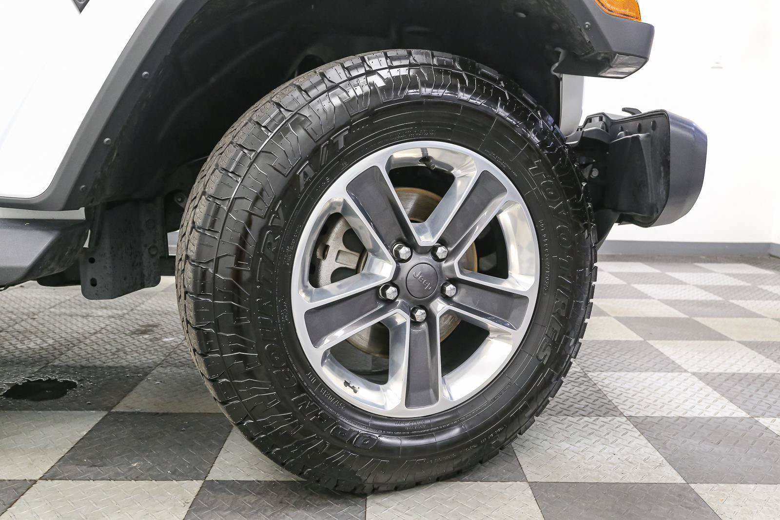 Used 2022 Jeep Wrangler Unlimited Sahara w/ LED Lighting Group AWD/4WD image 17