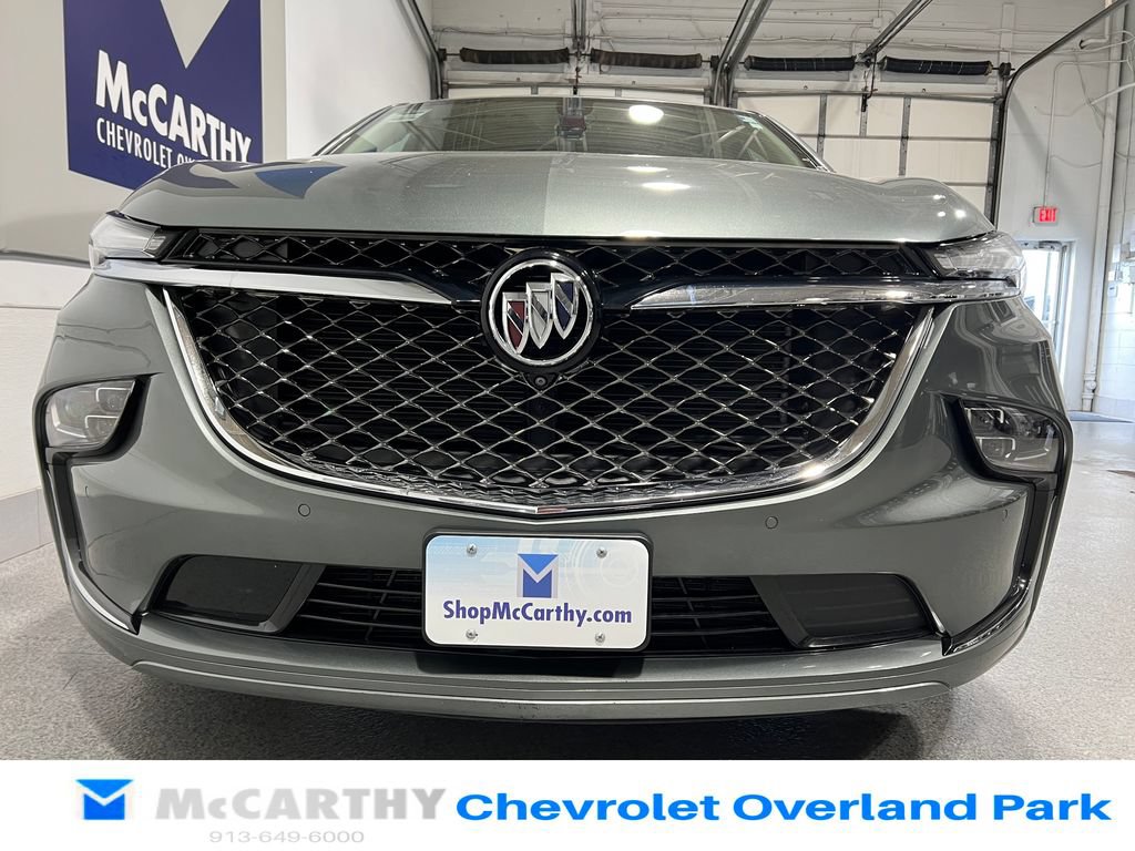 Used 2022 Buick Enclave Avenir w/ Avenir Technology Package AWD/4WD image 10