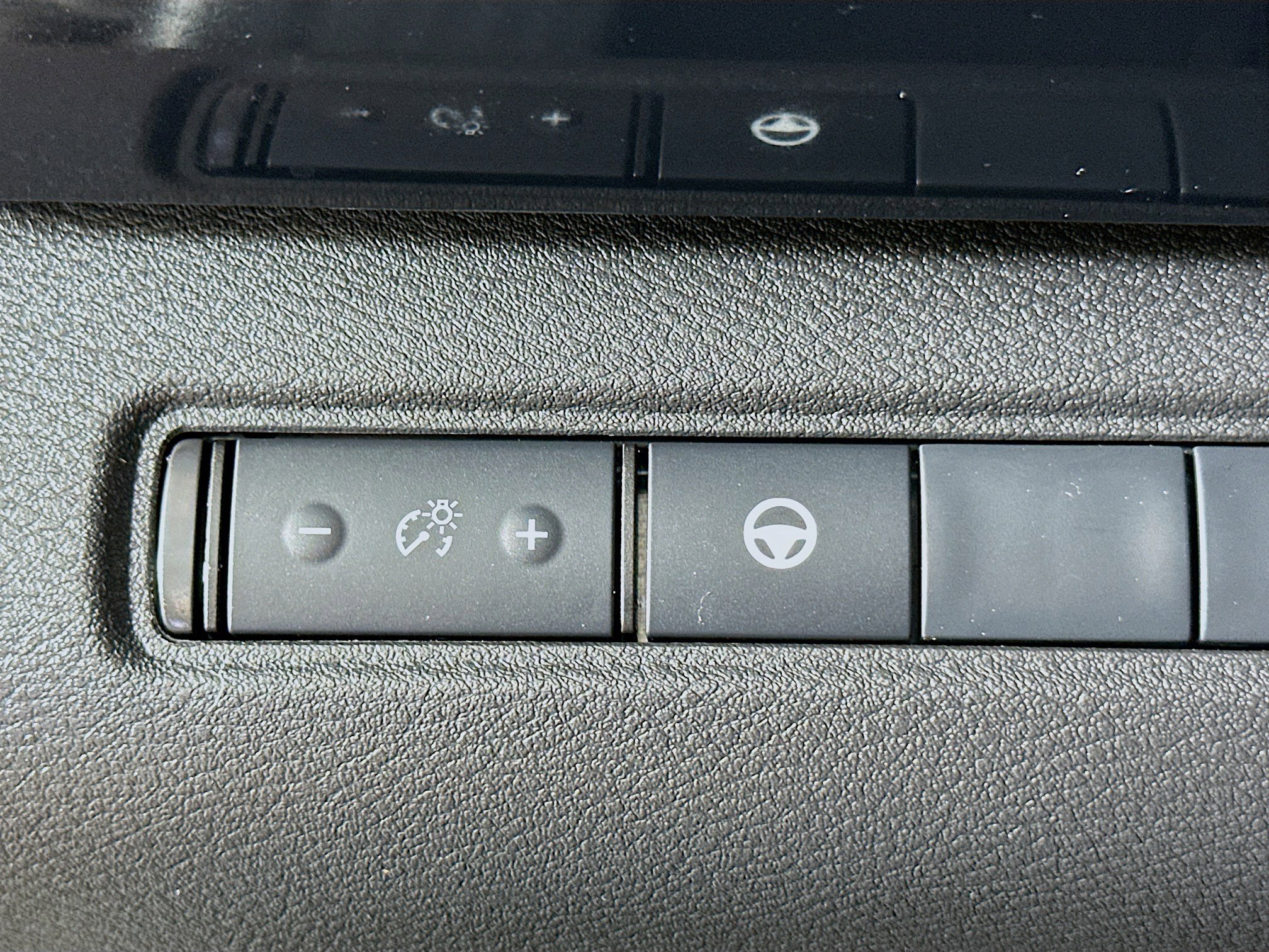 Used 2024 Nissan Pathfinder SV image 17