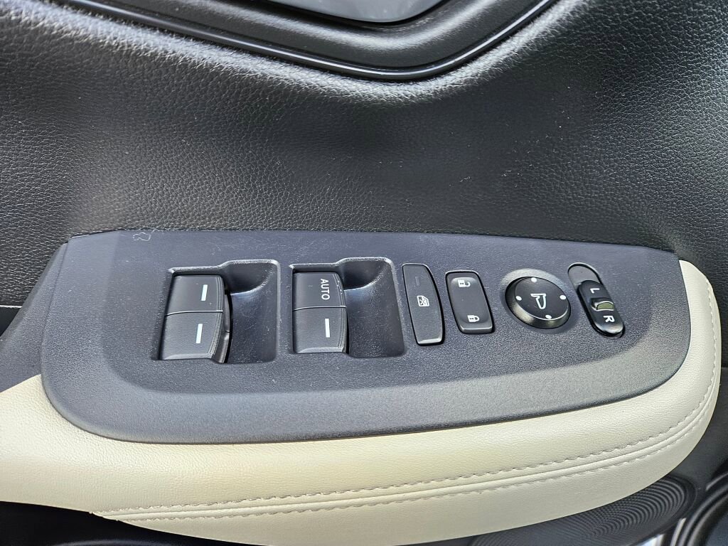 Used 2023 Honda HR-V LX image 14